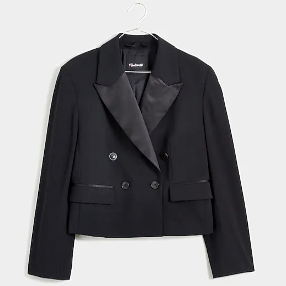 Brand new Madewell Cropped Tuxedo Blazer
Ready to spice up any wardrobe! 🖤❤️🖤